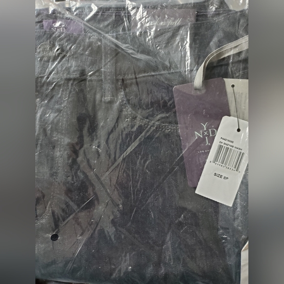 NWT NYDJ Los Angeles Marilyn Straight Jeans. 8 Petite. - Picture 3 of 5